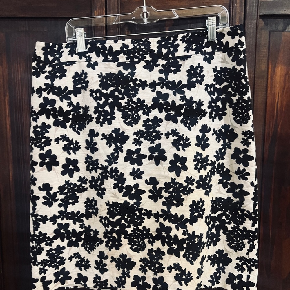 Ann Taylor Black Floral Print Pencil Skirt on White
